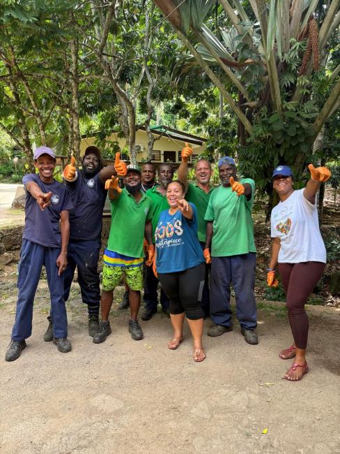 Praslin Team - Clean-up activity