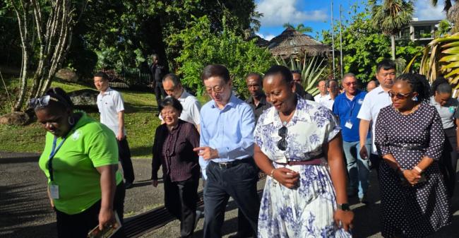 Visit in the Botanical Garden of the Vice-President of the People's Republic of China