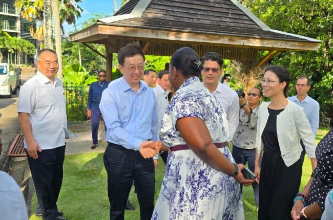 Minister Jeremie welcoming the Vice-President of the People's Republic of China
